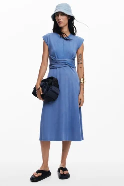Vestido midi fruncido