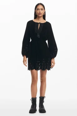 Vestido mini bordados