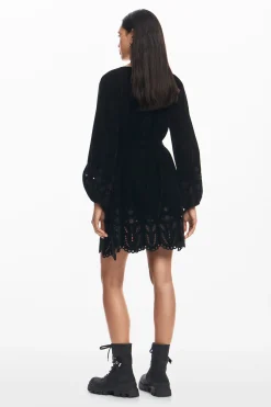 Vestido mini bordados