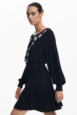 Vestido mini detalles