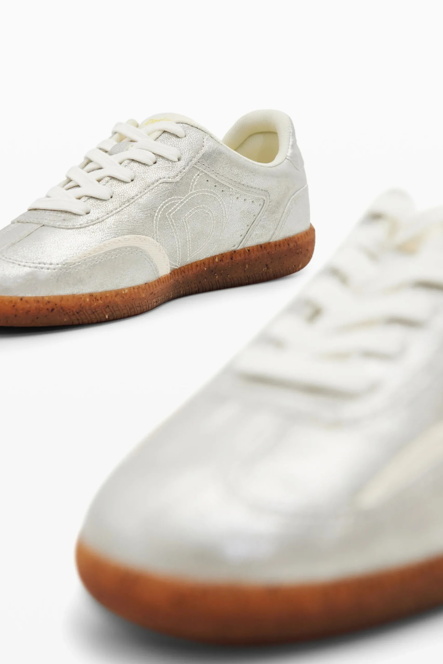 Zapatillas retro metalizadas